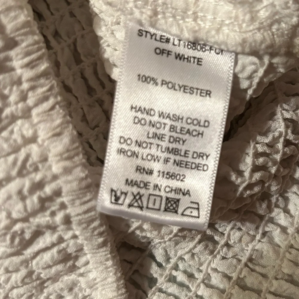 NWT Lush Smocked Ring Cut Out top off white size large - Picture 8 of 9